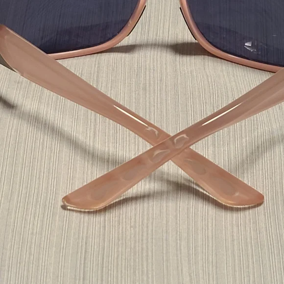 Costa Del Mar Sunglasses - Picture 5 of 8